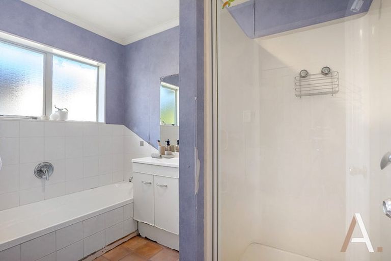 Photo of property in 17 De Havilland Drive, Goodwood Heights, Auckland, 2105