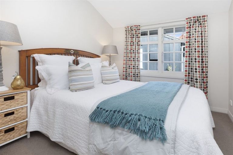 Photo of property in 180 Fendalton Road, Fendalton, Christchurch, 8052