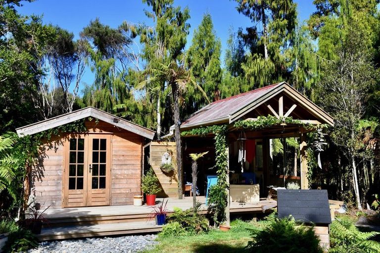 Photo of property in 4 Sunset Heights Road, Karamea, 7893