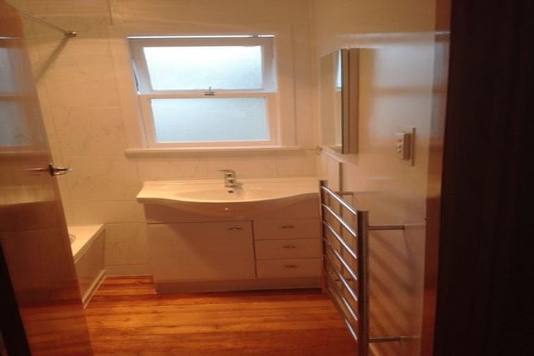 Photo of property in 1/89 Verbena Road, Birkdale, Auckland, 0626