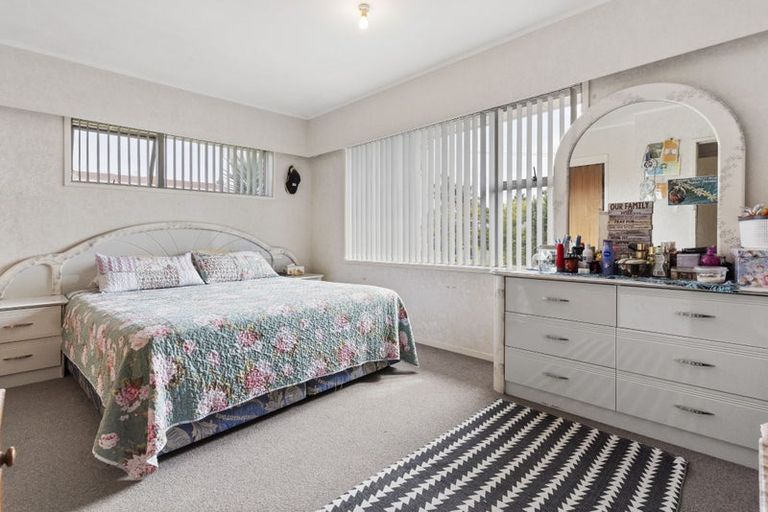 Photo of property in 20 Lynmore Drive, Hillpark, Auckland, 2102