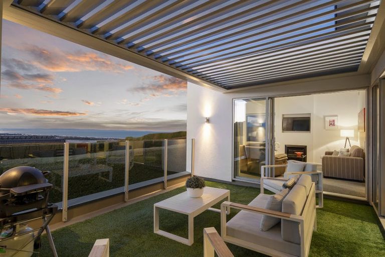 Photo of property in 241 Mount Pleasant Road, Mount Pleasant, Christchurch, 8081