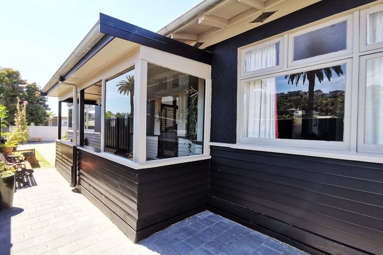 Photo of property in 118 Thackeray Street, Napier South, Napier, 4110