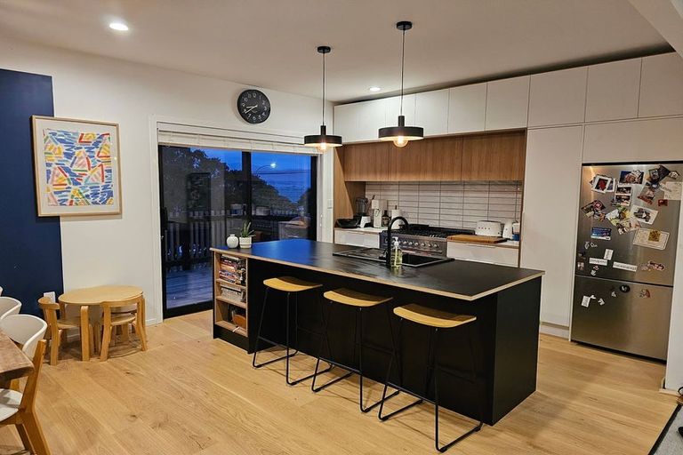Photo of property in 276 Queens Drive, Lyall Bay, Wellington, 6022