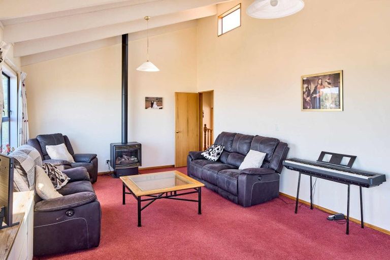 Photo of property in 16 Chestnut Grove, Maungaraki, Lower Hutt, 5010