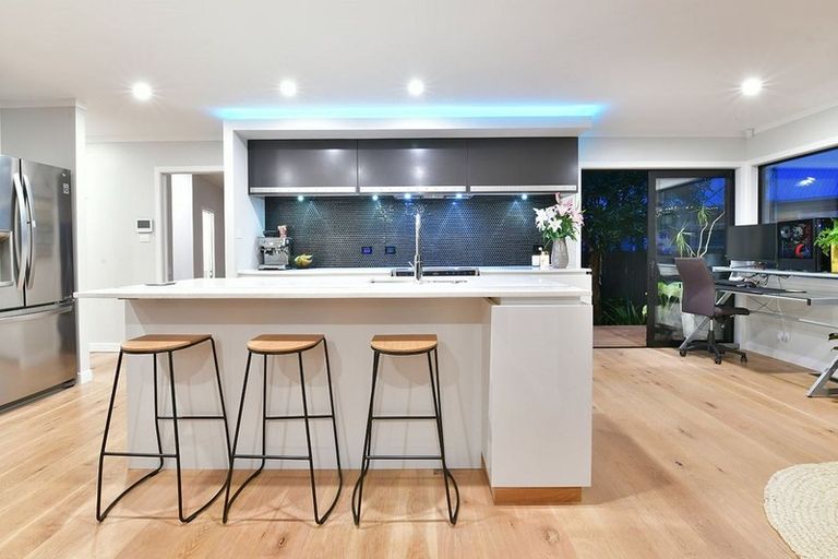 Photo of property in 73 The Circle, Manly, Whangaparaoa, 0930