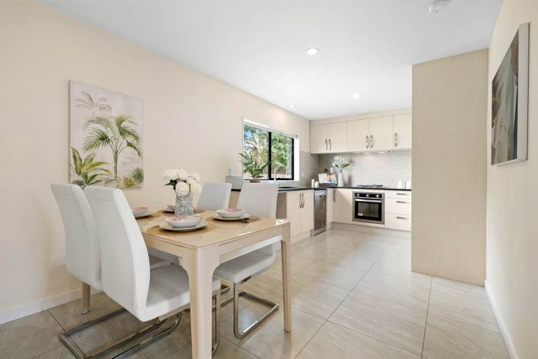 Photo of property in 29b Edgewater Drive, Pakuranga, Auckland, 2010
