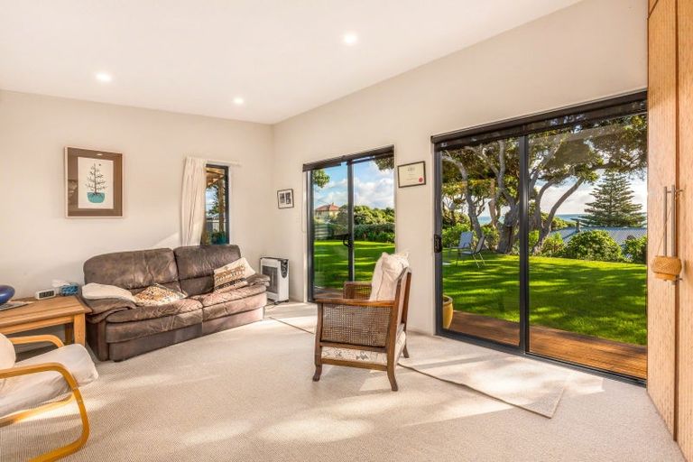 Photo of property in 137 Wellington Road, Paekakariki, 5034
