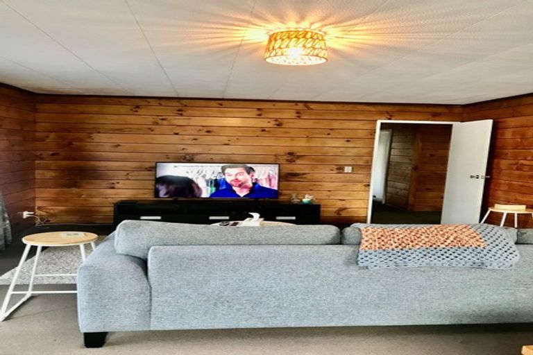 Photo of property in 57 Pine Avenue, Henderson, Auckland, 0612