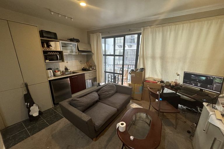 Photo of property in Atrium Towers, 4h/154 The Terrace, Wellington Central, Wellington, 6011