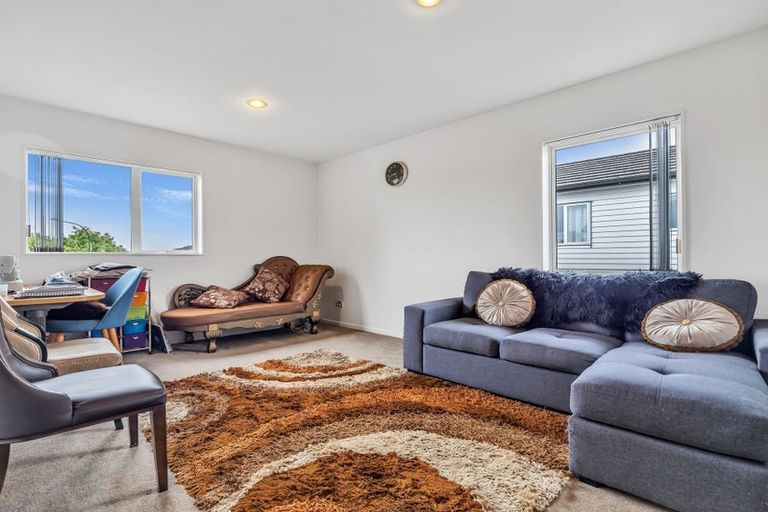 Photo of property in 33 Pickaberry Avenue, Karaka, Papakura, 2113