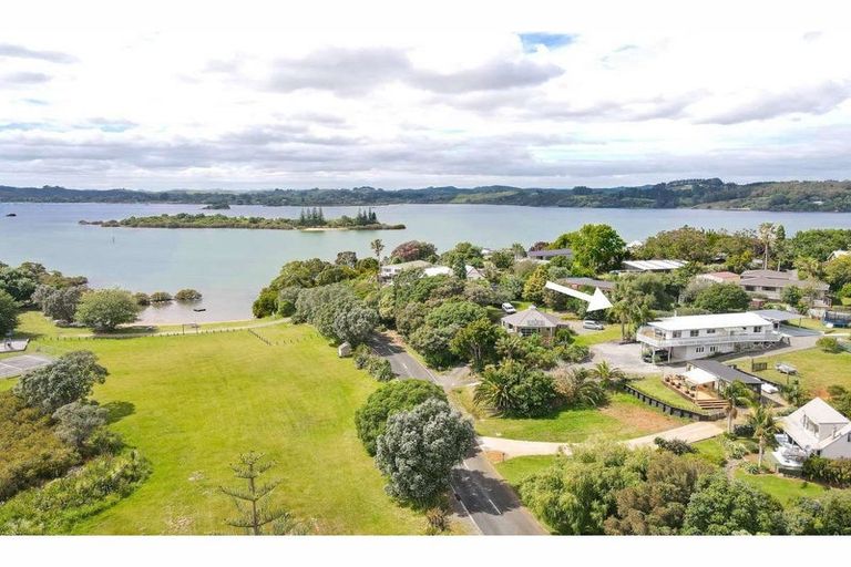Photo of property in 83 Rangitane Loop Road, Kerikeri, 0294