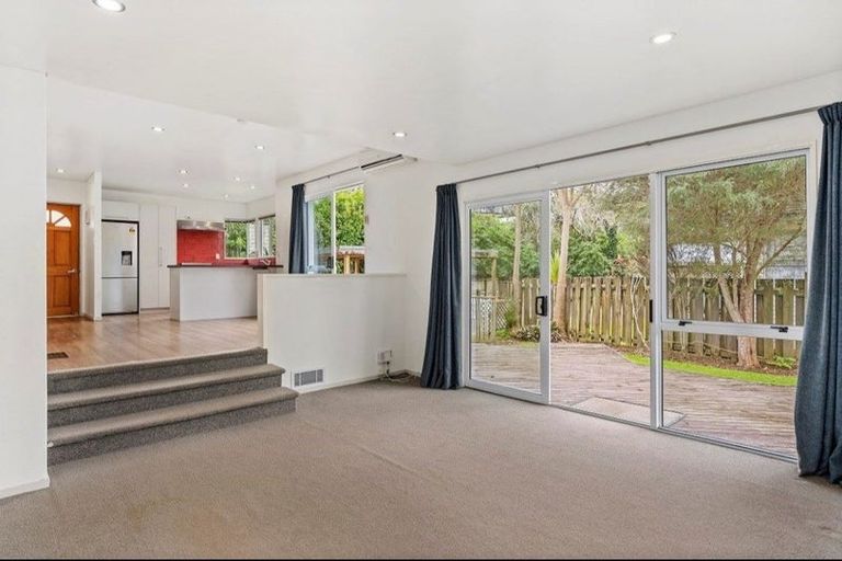 Photo of property in 2/79 Mountbatten Avenue, Hillcrest, Auckland, 0627