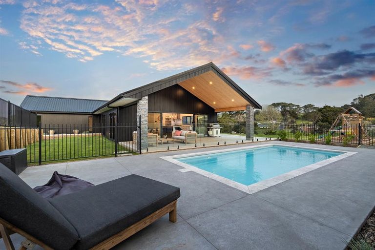 Photo of property in 114 Solan Drive, Waimauku, 0812