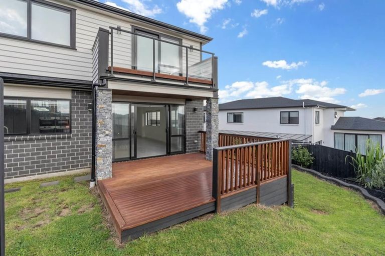 Photo of property in 54 Armstrong Farm Drive, East Tamaki Heights, Auckland, 2016