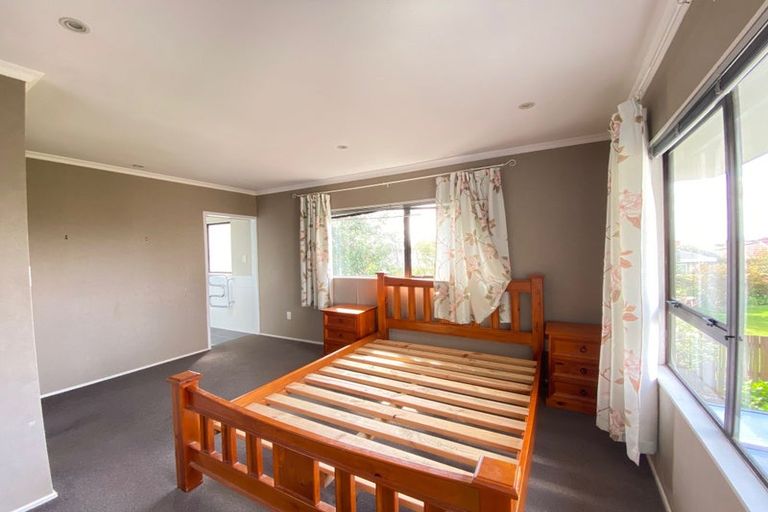 Photo of property in 6 Riesling Place, Henderson, Auckland, 0612