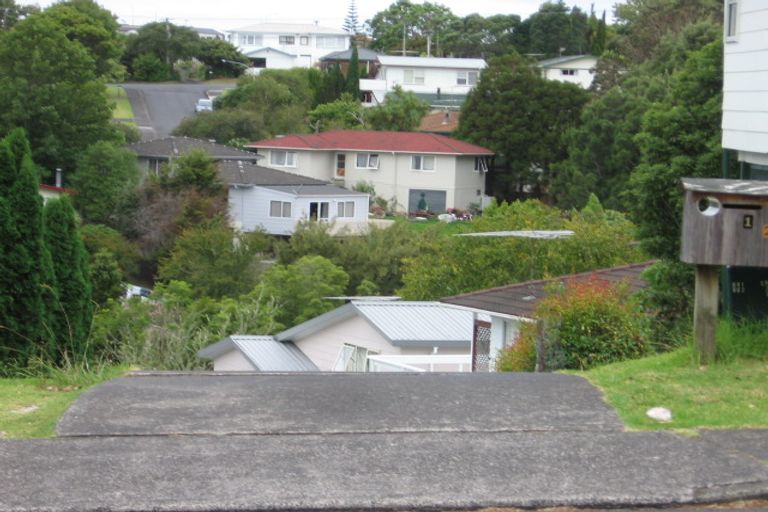 Photo of property in 1/28a Tamahere Drive, Glenfield, Auckland, 0629