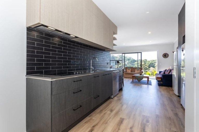 Photo of property in 23 William Calvert Drive, Swanson, Auckland, 0614