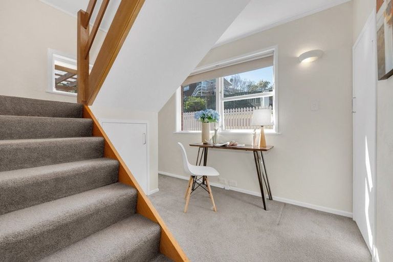 Photo of property in 36 Compton Street, Hillcrest, Auckland, 0627