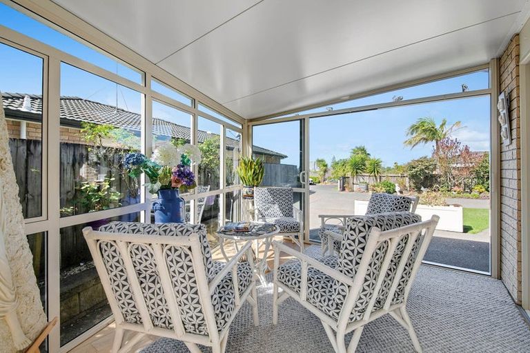 Photo of property in 18 Chesterfield Way, Orewa, 0931