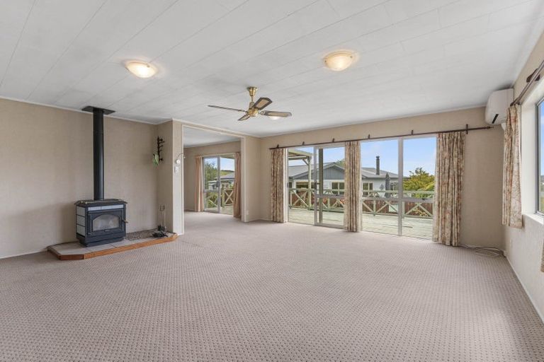 Photo of property in 19 Shera Street, Acacia Bay, Taupo, 3330