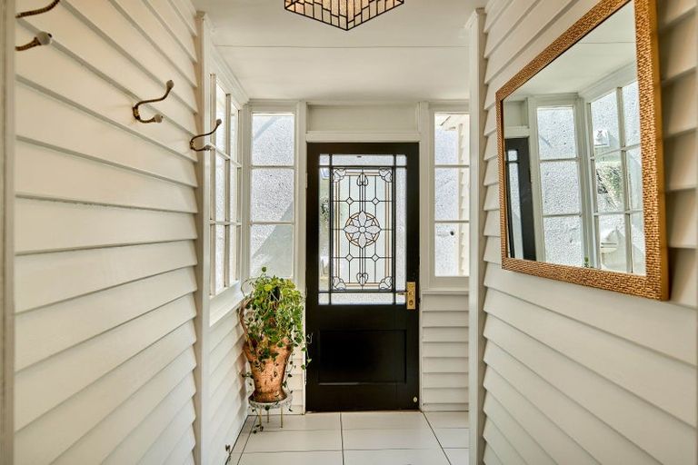 Photo of property in 16 Belvedere Road, Hataitai, Wellington, 6021