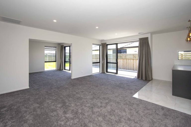 Photo of property in 6 Bryden Place, Halswell, Christchurch, 8025