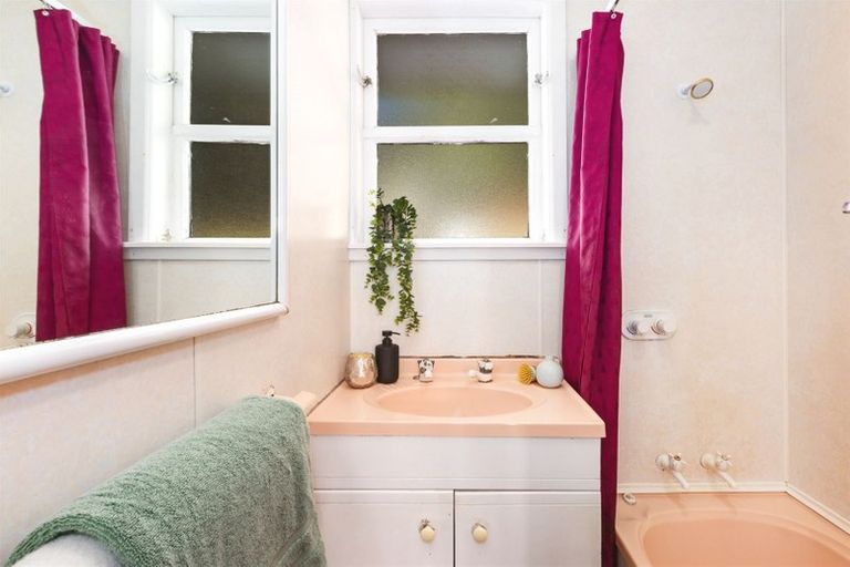 Photo of property in 146 Sievers Grove, Cannons Creek, Porirua, 5024