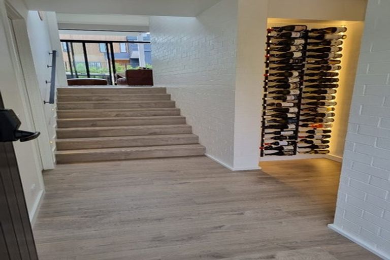 Photo of property in 4a Manon Crescent, Greenhithe, Auckland, 0632