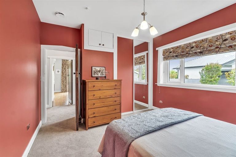 Photo of property in 166 Weston Road, St Albans, Christchurch, 8052