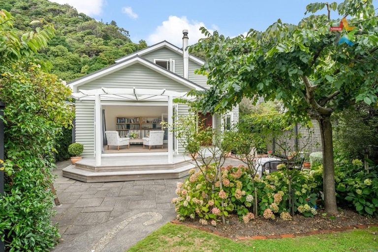 Photo of property in 377 Muritai Road, Eastbourne, Lower Hutt, 5013