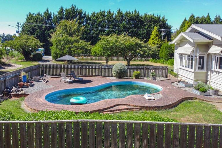 Photo of property in 2 Aerodrome Road, Dannevirke, 4972