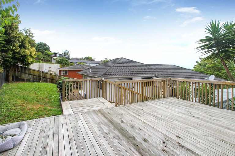Photo of property in 1/27 Sovereign Place, Glenfield, Auckland, 0629