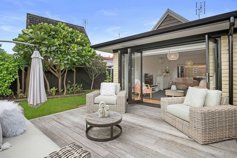 Photo of property in 70 Prince Regent Drive, Half Moon Bay, Auckland, 2012