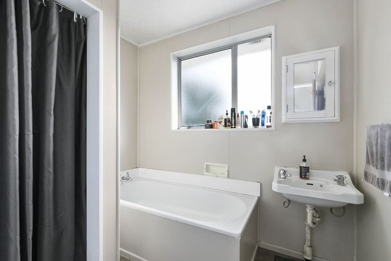 Photo of property in 15a Pencarrow Crescent, Wainuiomata, Lower Hutt, 5014