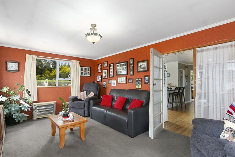 Photo of property in 18 Owen Street, Green Island, Dunedin, 9018