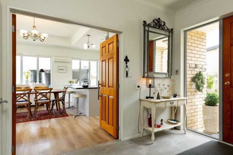 Photo of property in 10 Harbour View Heights, Picton, 7220