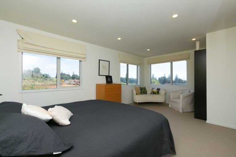 Photo of property in 17 Links Drive, Waiwhakaiho, New Plymouth, 4312