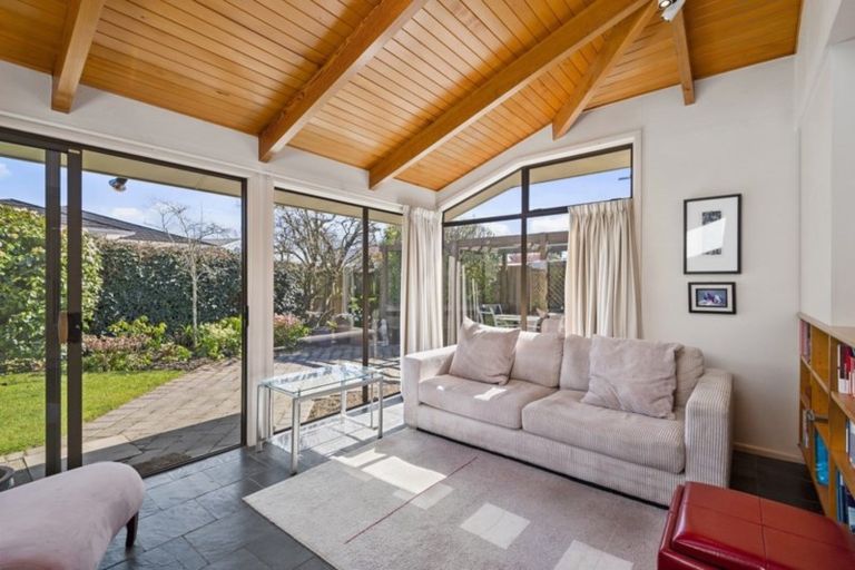 Photo of property in 10 Parkview Place, Avonhead, Christchurch, 8042
