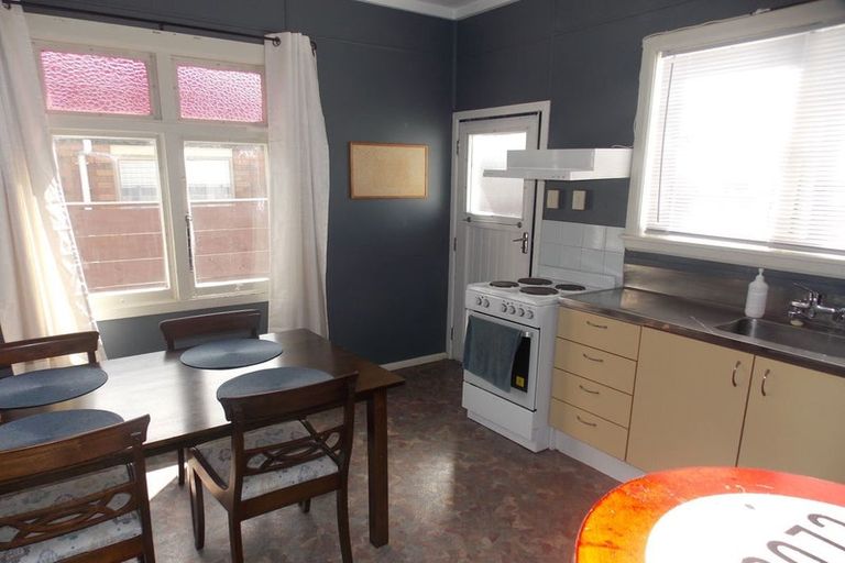 Photo of property in 27 Chelwood Street, Takaro, Palmerston North, 4412