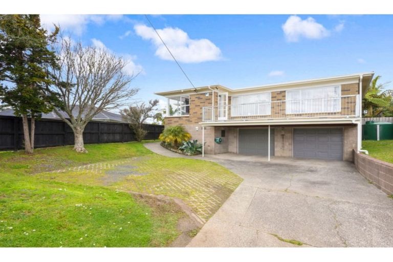 Photo of property in 39 Royal View Road, Te Atatu South, Auckland, 0610