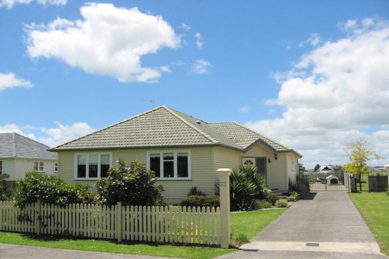 Photo of property in 33 Village Way, Ardmore, Papakura, 2582