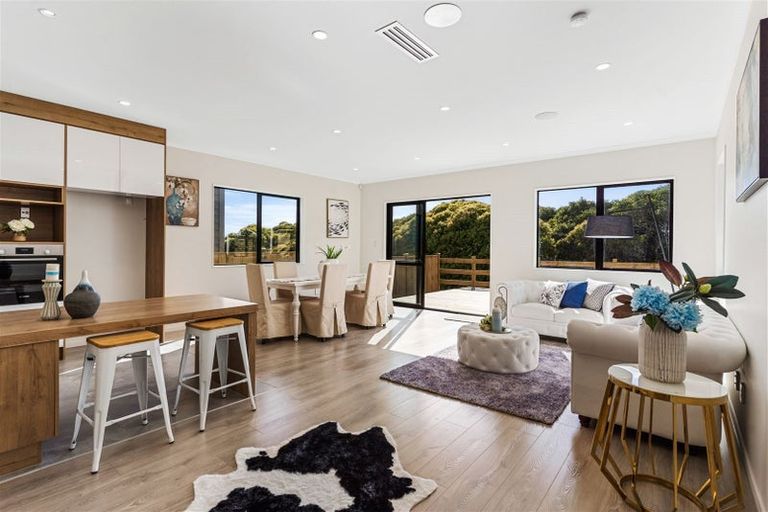 Photo of property in 1 Pae Lane, Flat Bush, Auckland, 2019