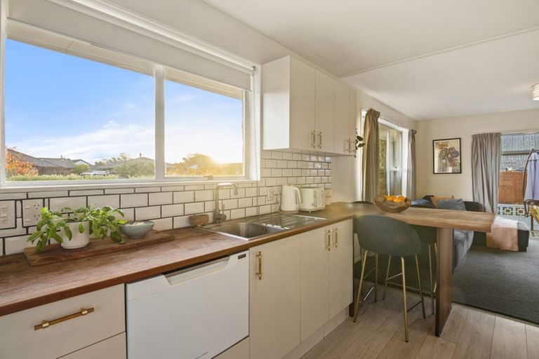 Photo of property in 1/4 Valecrest Avenue, Parklands, Christchurch, 8083