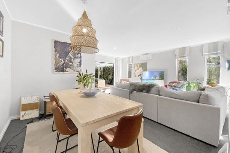 Photo of property in 28 Merriefield Avenue, Forrest Hill, Auckland, 0620