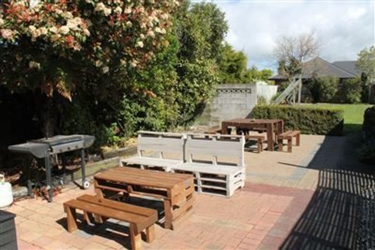 Photo of property in 3 Fairmile Place, Russley, Christchurch, 8042