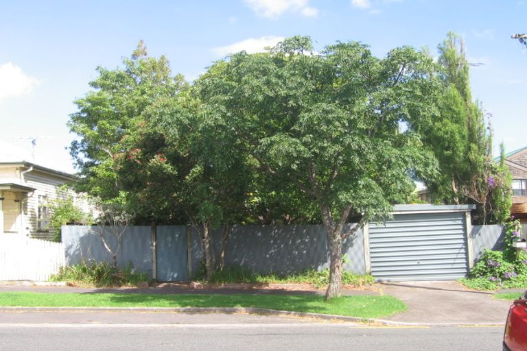 Photo of property in 27 Mozeley Avenue, Devonport, Auckland, 0624