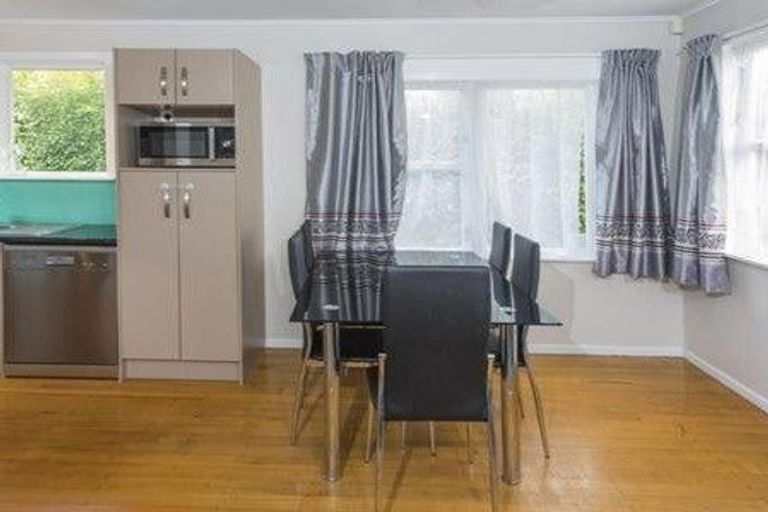 Photo of property in 68 Edgewater Drive, Pakuranga, Auckland, 2010