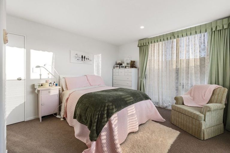 Photo of property in 31 Tuuhura Road, Pukekohe, 2120