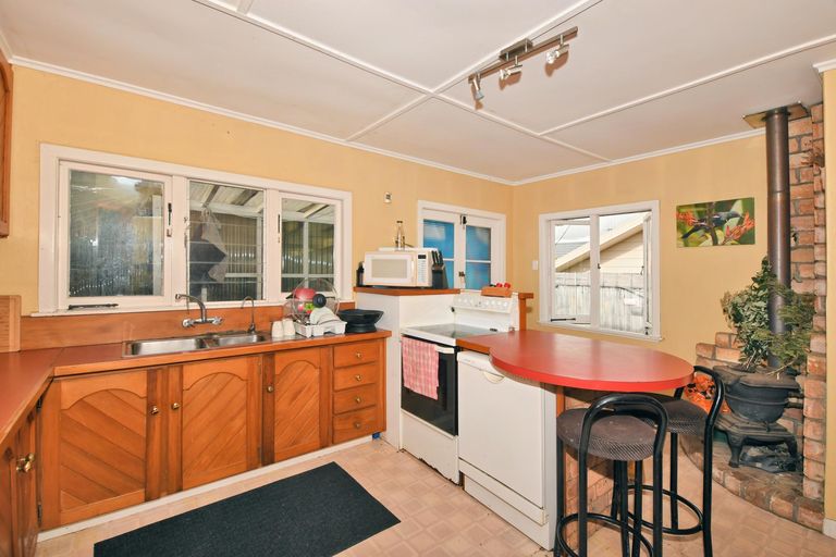 Photo of property in 1 Mclean Street, Woodville, 4920